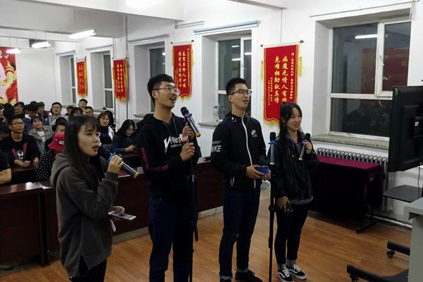 15VIP太阳集团社团联合会举办“喜迎国庆,唱响未来”主题文艺晚会12.jpg 15VIP太阳集团社团联合会举办“喜迎国庆,唱响未来”主题文艺晚会12.jpg